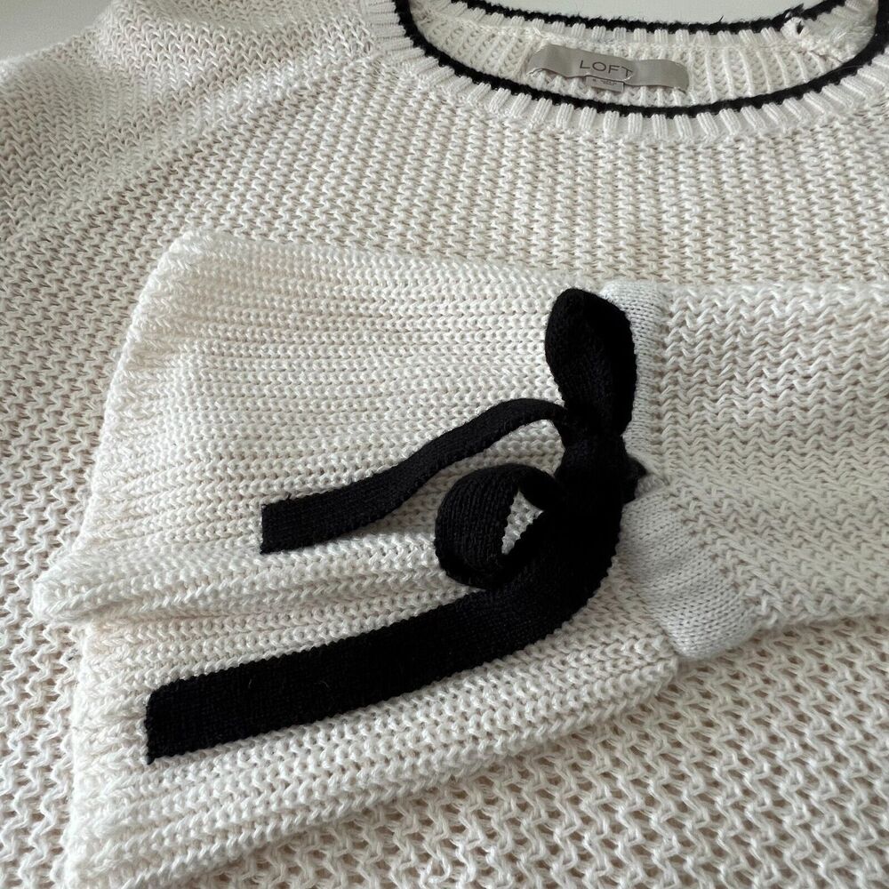 Loft Sweater Size Small Women's off white preppy casual wear career wear bows